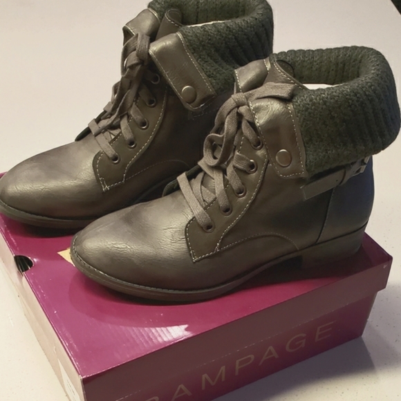 NWT Boots - Picture 3 of 4